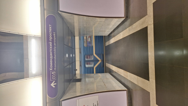 20251210_214819.jpg (2.67 МБ) 3216 просмотров Проём с обновлённым освещением. На мой взгляд, стало холоднее