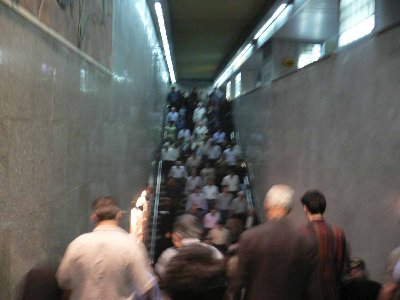 Вход в метро, станция Имам Хомейни.