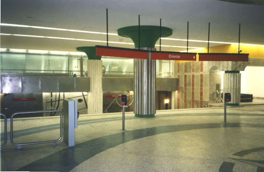 2004 © UrbanRail.Net by Robert Schwandl