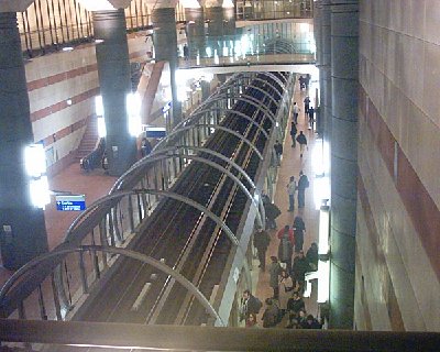 Station_de_Bibiotheque_Nationale_Ligne_14_-_Quais_02-03-06.jpg